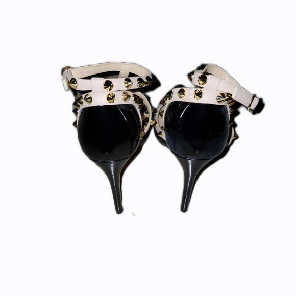 Wild Diva Black and Cream Heels - Picture 3 of 5